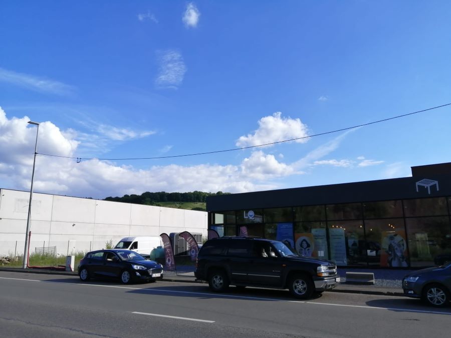 Lavoir de Trooz: parking devant le lavoir